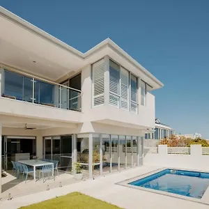 Holiday home Above The Clouds By St Nicholas